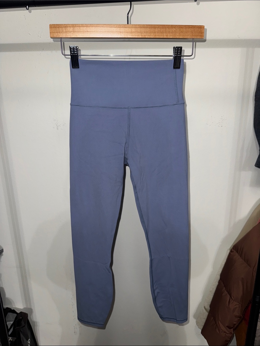 Vuori AlltheFeels Leggings in Dusty Blue